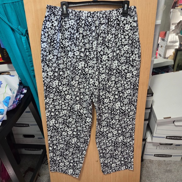 The TOG Shop Sz 16P Ladies Floral Print Cropped Pants Elastic Waist Casual Comfy - Picture 1 of 5
